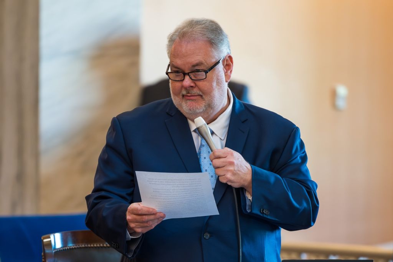 Romanchuk Celebrates Passage of Law Enforcement Purple Heart License Plate