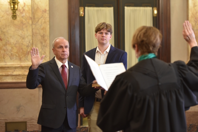 Cirino Sworn into Ohio Senate for 135th General Assembly